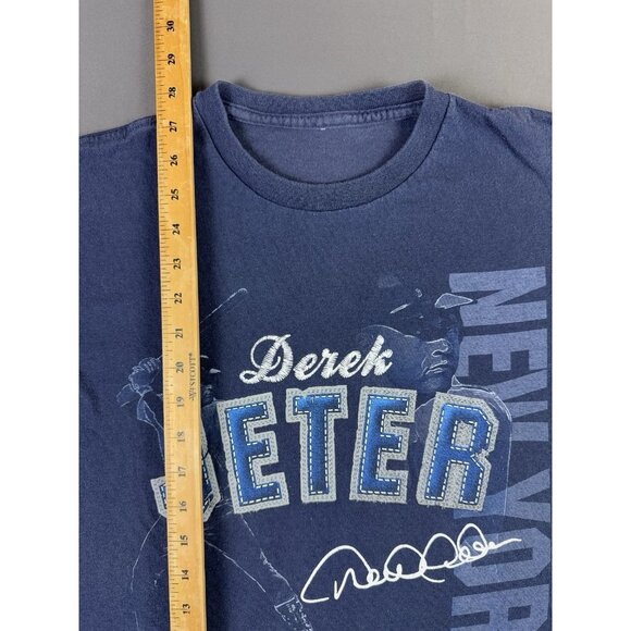 Rare Vintage Y2K Derek Jeter New York Yankees Baseball MLB Art Faded Tee - Picture 8 of 8